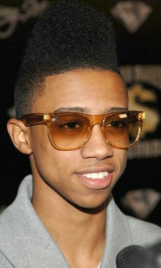 Lil  twist Lil Twist, Famous Guys, Young Money, Famous Men, Square Sunglasses Men, Cool Hairstyles, Square Sunglass, Twist, Money