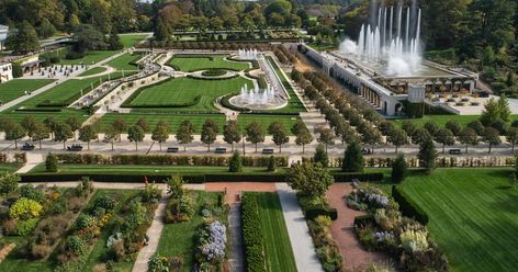 Main Fountain Garden District Classic Garden Design, Hakone Grass, Longwood Garden, Grand Theatre, Fountain Garden, Hillside Garden, Topiary Garden, Garden District, Longwood Gardens