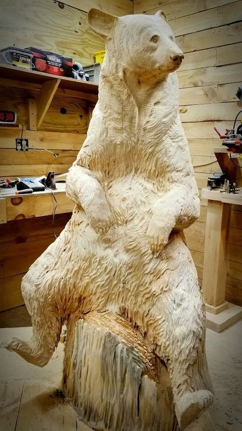 m.ok.ru Chain Saw Art, Chainsaw Sculpture, Garden Animal Statues, Chainsaw Wood Carving, Bear Statue, Bear Carving, Chainsaw Carving, Tree Carving, Wood Carving Patterns