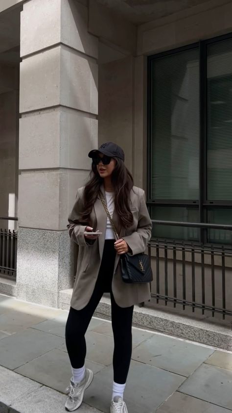 Winter Outfit Casual Women, Cool Comfy Outfits, Winter Womens Outfits, Sporty Chic Outfits, Classy Streetwear, New York Outfits, Europe Outfits, Effortlessly Chic Outfits, Moda Paris