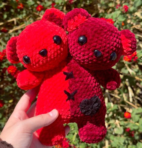 This adorable handmade crocheted two-headed bear is made with love, quality yarn, and quality supplies. It is the perfect gift for anyone who loves all things funky and all things cute! He stands at about 12 inches tall and 8 inches wide. To care for your two-headed bear, use a spot clean pen! Two Headed Stuffed Animal, Crochet Couples Gift, Red Crochet Ideas, Crochet Birthday Gifts, Crochet Horror, Creepy Crochet, Spooky Crochet, Crochet Bears, Funky Gifts