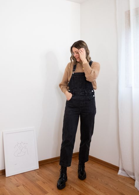 Black Overalls Sweater Outfit, Overalls Black Outfit, Black Overalls Outfit Women, Black Ziggy Overalls Outfit, Black Jean Overalls Outfit, Velvet Overalls Outfit, Styling Black Overalls, Black Denim Overalls Outfit, How To Style Black Overalls