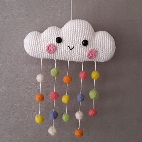 Mobile nuage au crochet - Un grand marché Crochet Baby Mobiles, Cloud Mobile, Baby Mobiles, Pattern Crochet, Cute Design, Crochet Amigurumi, Pdf Pattern, Crochet Baby, Baby Mobile