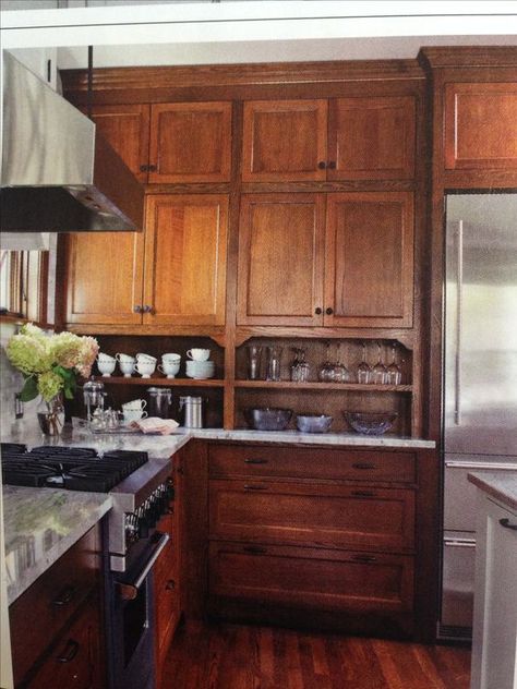 1920 Cabinets Vintage Kitchen, Antique Wood Kitchen Cabinets, Old School Kitchen Cabinets, Timeless Wood Cabinets, 1970 Kitchen Cabinets, Kitchen Cabinets Built Ins, Kitchen Cabinet Wood Stain Colors, Wood Cabinets Dark Countertops, Dark Stain Kitchen Cabinets