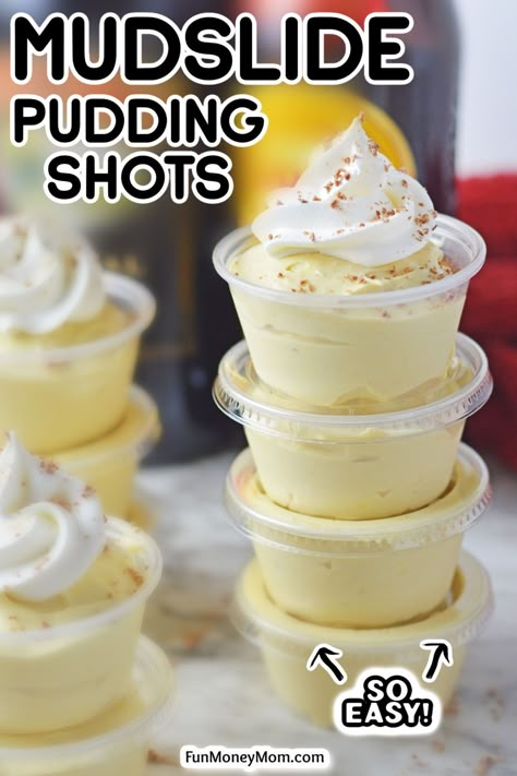 These smooth & creamy Mudslide Pudding Shots have all the delicious flavor of the classic mudslide cocktail. They’re the perfect party shot to bring some extra cheer to your next gathering! Liquor Pudding Shots, Pudding Shots With Cheesecake Pudding, Pudding Shots In Syringes, Vanilla Pudding Shots Recipes, Alcohol Desserts Easy, New Years Pudding Shots, Pudding Shots With Vanilla Pudding, New Year’s Eve Pudding Shots, Mudslide Pudding Shots