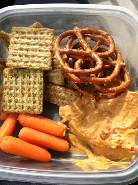 The best snack ever!!!! Baby carrots, pretzels, garden veggie crackers and roasted red pepper humus!! Hummus And Crackers Aesthetic, Hummus And Crackers, Lunch School Ideas, Hummus Crackers, Office Lunch Ideas, Kids Meal Prep, Veggie Crackers, Hummus Snack, After School Snack Ideas