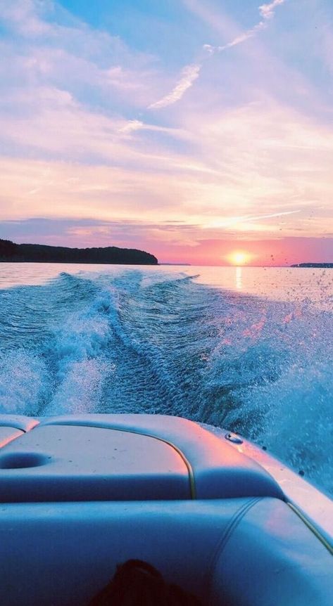 Vsco Pic Ideas, Sunset Tattoos, Vsco Pictures, Shotting Photo, Summer Goals, Picture Collage Wall, Before Sunset, On A Boat, Amazing Sunsets