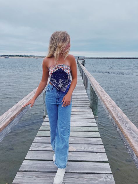 Dock Poses By Yourself, Dock Photoshoot Ideas, Dock Picture Ideas, Boat Dock Photoshoot, Dock Poses, Dock Pictures Instagram, Beach Dock Pictures, Boat Dock Pictures, Lake Pictures By Yourself Dock