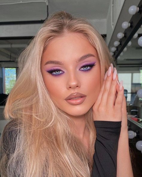 Bold Makeup For Blue Eyes, Blue Eyes Pop Makeup, Purple Eye Makeup Blue Eyes, Purple Eyeshadow For Blue Eyes, Makeup For Blue Hooded Eyes, Makeup For Fair Skin Blue Eyes, Purple Eyeshadow Blue Eyes, Make Up Purple Eyes, Makeup For Blue Hair