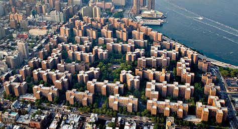 New Yorkers can apply for affordable units at Stuyvesant Town-Peter Cooper Village through an online housing lottery. Stuyvesant Town, Town Apartment, Ny Apartment, Travel Reading, Real Estate News, Apartment Building, San Francisco Skyline, York City, New York City