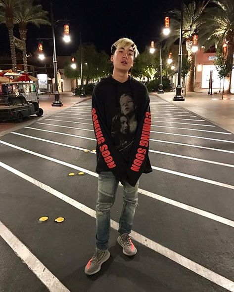 RiceGum (Bryan Le) https://familytron.com/ricegum-bryan-le/ Rice Gum, Interactive Video, Snapchat Icon, Celebrity Families, Fitness Inspo, The Streets, Style Icons, Youtubers, Varsity Jacket