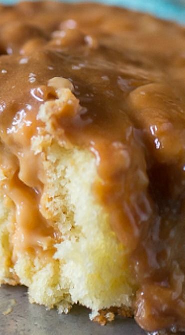 Salted Caramel Butterscotch Poke Cake Butterscotch Poke Cake, Caramel Icing, Dessert Simple, Poke Cake Recipes, Poke Cakes, A Piece Of Cake, Chocolate Chocolate, Poke Cake, Cake Mix Recipes