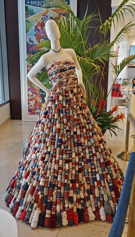 Recycled Dress, Skinnytaste Recipes, Diy Kostüm, America The Beautiful, Betsy Ross, Fashion Themes, Fashion Institute, Metal Art Diy, Union Square