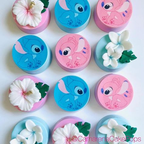 Lilo And Stitch Birthday Treats, Lilo And Stitch Oreos, Stitch Cake And Cupcakes, Disney Stitch Cupcakes, Stitch Treat Ideas, Stitch Cupcakes Ideas Easy, Lilo And Stitch Chocolate Covered Oreos, Stitch Themed Cupcakes, Stitch And Angel Cake Pops