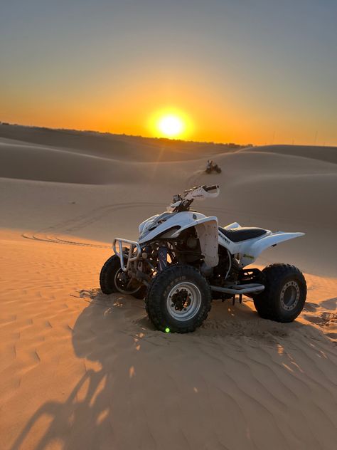 Glamis Outfits, Atv Four Wheelers, Desert Aesthetic, Cool Dirt Bikes, Yamaha Raptor, Bike Pic, Four Wheelers, 4 Wheeler, Quad Bike