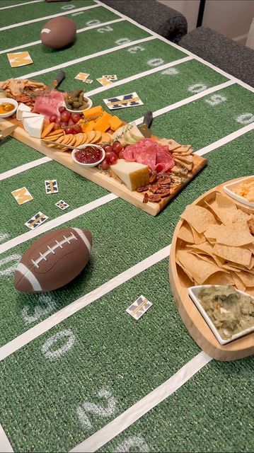 Junie on Instagram: "Hosting a football game day watch party for the college football national championship! My boyfriend is the biggest Michigan Wolverines fan and I wanted to make this watch party extra special for him and his friends ☺️ #footballwatchparty #footballpartyideas #hostingparty #hostingpartytips #partyinspo #partyideas #collegefootballnationalchampionship #michiganwolverines #michiganwolverinesfootball #collegegameday #hostingtips" Gameday Hosting, Football Party Aesthetic, Football Bachelorette Party, Michigan Football Party, Vintage Football Party, Diy Football Party, Football Watch Party, High School Parties, Football Wedding