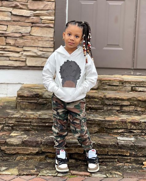 Lil Kim Daughter, Lil Baby Outfits, Lanvin Outfit Girl, Lanvins Outfit Girl, Neutral Hoodie, Baby Girl Closet, Lil Baby Meme Funny, Dr Wardrobe, Girl Closet