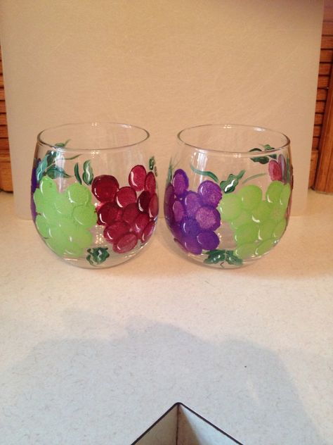 Set of stemless wine glasses with grapes Grape Painting, Painted Glasses, Stemless Wine Glasses, Hand Painting Art, Glass Painting, Wine Glasses, Art Work, Wine Glass, Grapes