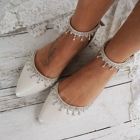 Bride Shoes No Heel, Bride Shoes Wedding Flats, Wedding Bride Shoes Comfortable, Wedding Shoes Light Blue, Wedding Ballet Shoes, Flat White Wedding Shoes, Wedding Shoes Comfortable Flats, Bride Shoes Flat, Cute Wedding Flats