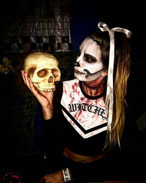 Dead Cheerleader Makeup, Blood Makeup, Dead Girl, Halloween Girl, Costume Ideas, Halloween Makeup, Cheerleading, Halloween Costume, Halloween Face