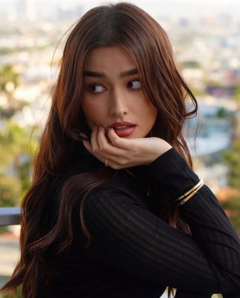 Liza Soberano Aesthetic, Liza Soberano Instagram, Liza Soberano, Bond Girls, Attractive People, Celebrity Look, Hottest Celebrities, Perfect Hair, Woman Face