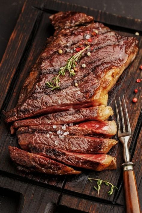 Meat Aesthetic Cooked, Steak Wallpaper, Beef Aesthetic, Steak Aesthetic, Meat Aesthetic, Best Grilled Vegetables, Recipes Grill, Grilled Dinner Recipes, Grilled Vegetable Recipes