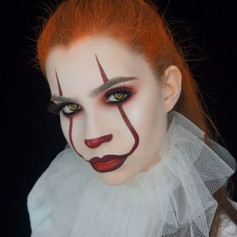 @abbyroberts.on Instagram Pennywise Makeup, Creepy Clown Makeup, Es Pennywise, Unique Halloween Makeup, Makeup Ideas For Halloween, Demon Makeup, Ghost Makeup, Makeup Zombie, Halloween Makeup Clown