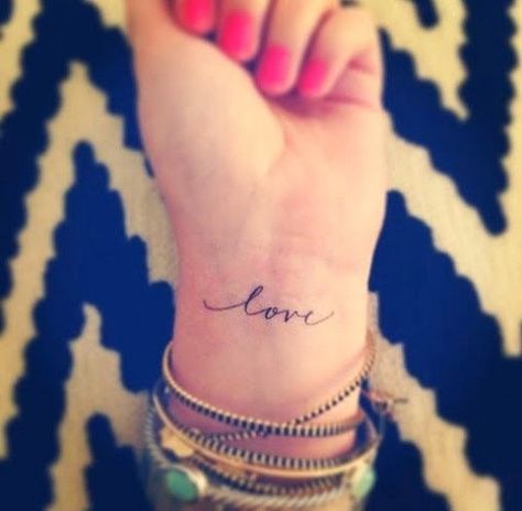 Words provide inspiration to some whereas it is the way to express for others. Execute it your way through these cool and inspiring one word tattoo designs. Love Wrist Tattoo, Font Tato, One Word Tattoo, Tattoo Zeichnungen, Cute Small Tattoos, Wrist Tattoo, Small Tattoo Designs, Pattern Tattoo, Feminine Tattoos