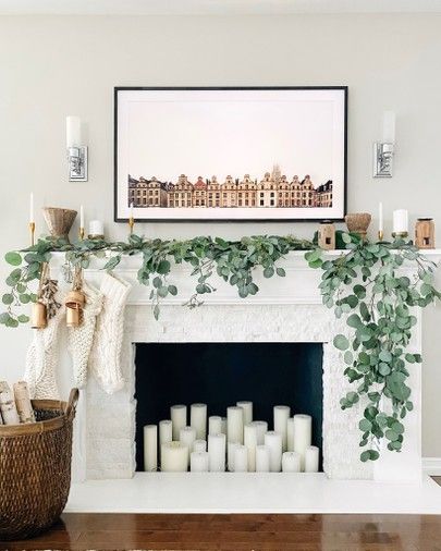 White Christmas Decor Diy, Gas Fireplace Decor, Fireplace Ideas Decor, Empty Fireplace Ideas, Empty Fireplace, Fireplace Candelabra, Mantel Decor Christmas, Casa Miami, Christmas Trays