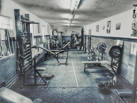 Back to old school... #oldschoolgym#training#oldschool#bestrelax#generation#myfavourite#bodybuilding#fitness#gym Old School Gym, Fit Quotes, Gym Vibes, Home Gym Basement, Dream Gym, Dream Home Gym, Home Gym Garage, Gym Images, Gym Wallpaper