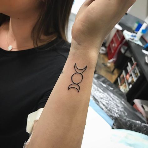 Triple moon. Thanks again @cookiesmallss Moon Tattoo On Arm, Divine Tattoos, Hekate Tattoo, Triple Moon Tattoo, Moon Goddess Tattoo, Wicca Tattoo, Hecate Altar, Lady Hecate, Libra Constellation Tattoo