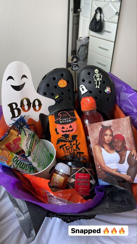 Spooky Baskets For Him, Spooky Basket For Bf, Spooky Basket For Men, Boo Basket Ideas For Boyfriend, Spooky Basket Ideas, Boo Basket Ideas, Fall Gift Baskets, Spooky Basket, Boo Gift