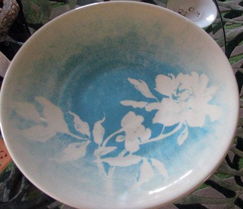 Dabbled underglaze on stencil Ceramic Bowl Ideas, Pottery Glazing Ideas, Slip Decoration, Pottery Tips, Pottery Platter, Turquoise Painting, Rustic Pottery, Ceramic Platters, Keramik Design