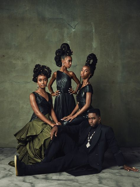 Father Daughter Photos, Vanity Fair Covers, Sean Diddy Combs, Sean Combs, Diddy Combs, Maria Lucia Hohan, Family Portrait Poses, Teenage Daughters, Three Daughters