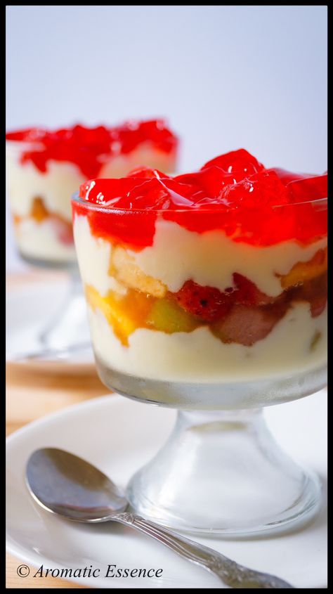 Fruit custard and jelly Custard Decoration Ideas, Jelly Custard, Fruit Custard, Cake Kids, Impressive Desserts, Yummy Ice Cream, Custard Recipes, Indian Dessert Recipes, Scrumptious Desserts