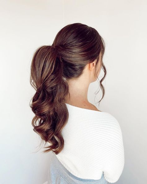 Loose Pony Wedding Hair, High Pony Bridal Hair, Low Pony Wedding Hairstyles Brunette, Brunette Wedding Ponytail, Bridal Ponytail Dark Hair, Brunette Bridesmaid Ponytail, Voluminous Ponytail Wedding, Bride Ponytail Hairstyles, High Pony Wedding Hair