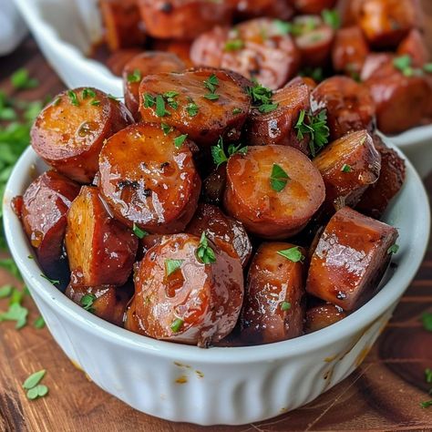 Apple Kielbasa Bites, Apple Kielbasa, Kielbasa Bites, Sausage Appetizers, Slow Cooker Apple, Smoked Sausage Recipes, Kielbasa Recipes, Hearty Snacks, Kielbasa Sausage