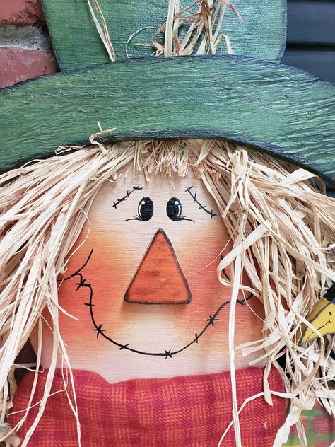 Wood Scarecrow, Primitive Scarecrows, Fall Pallets, Fall Yard, Scary Night, Scarecrow Crafts, Wood Porch, Fall Wood Crafts, Halloween Wood Crafts