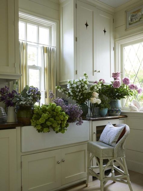 My Home: A Restored Cottage - Cathy Kincaid Interiors, Ltd. Cathy Kincaid Kitchen, Cathy Kincaid, Kips Bay Showhouse, Flower Vases, Interior Styling, Cottage, Interior Design, Design