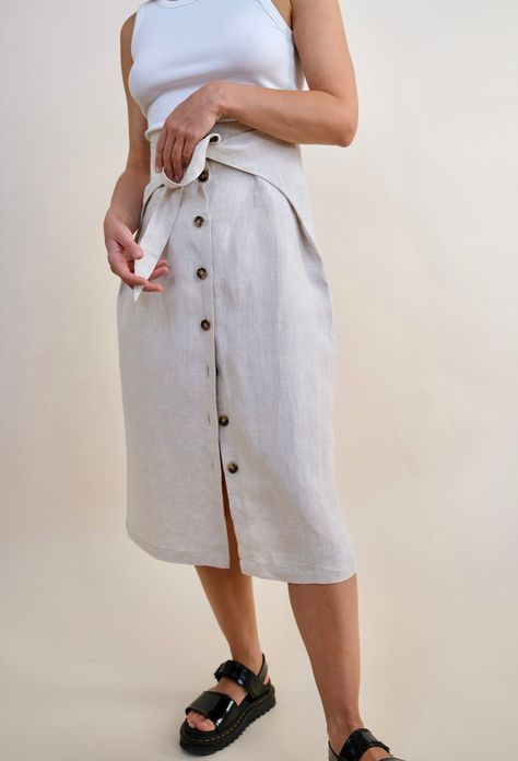 Tan linen pants outfit