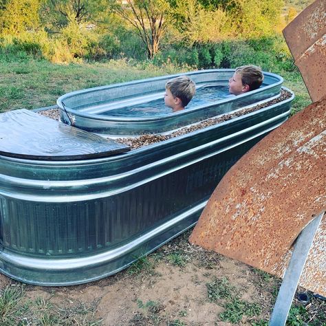 Stock Tank Hot Trough Tutorial Water Trough Tub, Water Trough Hot Tub Diy, Stock Tank Hot Tub Diy, Trough Hot Tub, Stock Tank Tub, Stock Tank Bench, Horse Trough Bathtub, Cowboy Pools, Rustic Bathroom Ideas Farmhouse