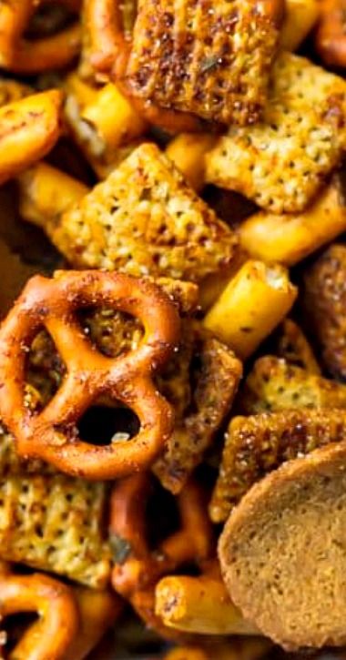 Bold Chex Mix Recipe, Chex Snacks, Chex Mix Recipes Spicy, Spicy Chex Mix, Starter Food, Chex Mix Recipes Original, Chex Snack Mix, Puppy Chow Chex Mix Recipe, Homemade Chex Mix