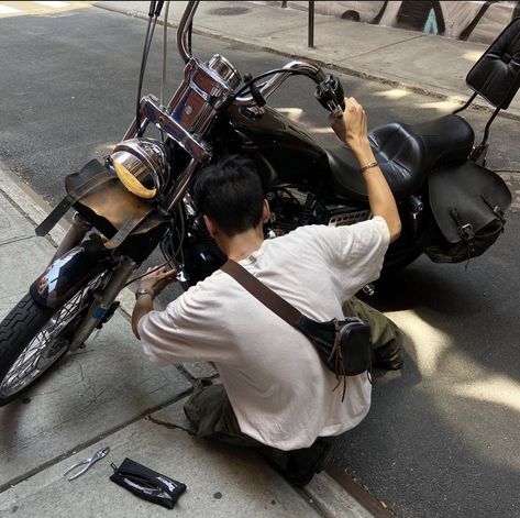 Adam Parrish, Desain Buklet, Motorcycle Aesthetic, Biker Aesthetic, Fotografi Vintage, Host Club, Jason Todd, Motorcycle Style, Twilight Saga