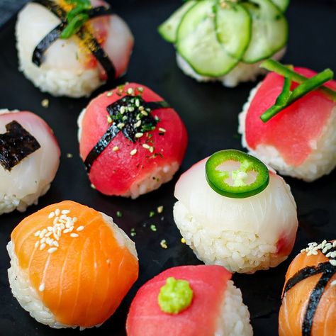 Temari Balls #sushiballs #sushi #sashimi #nigiri #glutenfree Temari Sushi Balls, Sushi Balls, Temari Sushi, Sushi Ideas, Food For Eyes, Temari Balls, Sushi Platter, Sushi Night, Pickled Ginger