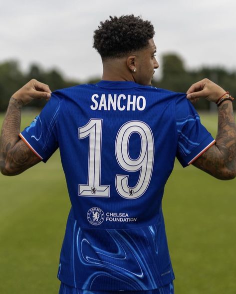 Sancho Haircut, Sancho Chelsea, Casual Interview Outfits Women, Chelsea Fc Wallpaper, Soccer Images, Chelsea Wallpapers, Peaky Blinders Thomas, Jadon Sancho, Interview Outfits Women