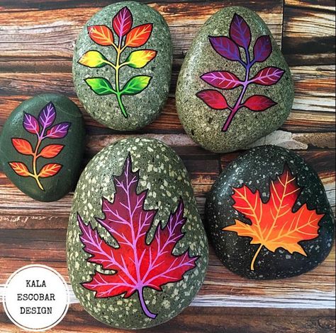 rock painting is very fun Arts And Crafts Tiles, Fall Rock, Garden Rock Art, Halloween Rocks, Seashell Painting, Halloween Crafts Decorations, Painted Rocks Craft, Rock Painting Ideas Easy, Tacoma Wa