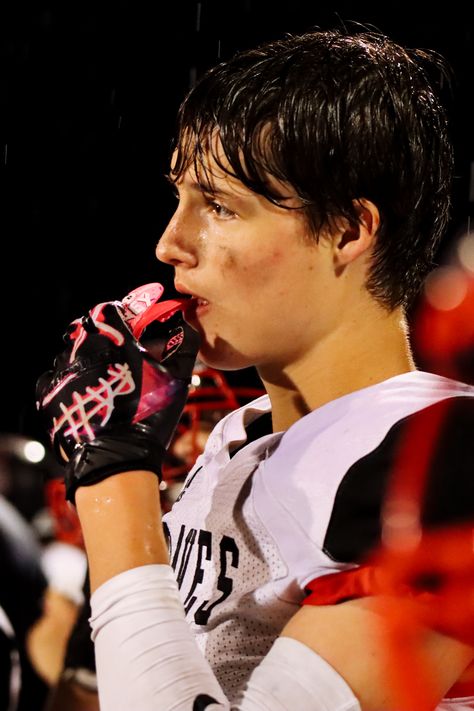 High School Athlete Aesthetic, Highschool Football Player, High School Jock Aesthetic, Quarterback Aesthetic, American Football High School, Football Player Aesthetic, College Football Aesthetic, American Football Aesthetic, Football High School