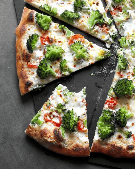 Pizza With White Sauce, Blanching Broccoli, Broccoli Pizza, Different Cheeses, Vegetarian Pizza Recipe, Peppadew Peppers, Cheese Broccoli, Veggie Pies, Broccoli Pesto