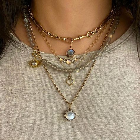 Clean Girl Aesthetic Instagram, Necklace Combo, Fashion Hairstyles, Clean Girl Aesthetic, Outfits Dresses, Stacked Necklaces, Mixed Metal Jewelry, Ideas Nails, Chunky Jewelry