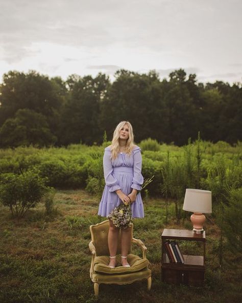 Furniture Outside Photoshoot, Photo Shoot Set, Vintage Outdoor Photoshoot, Furniture Outdoor Photoshoot, Lawn Chair Photoshoot, Couch In Field Photoshoot, Furniture In Field Photography, Creative Senior Photos, Vintage Chair Photoshoot